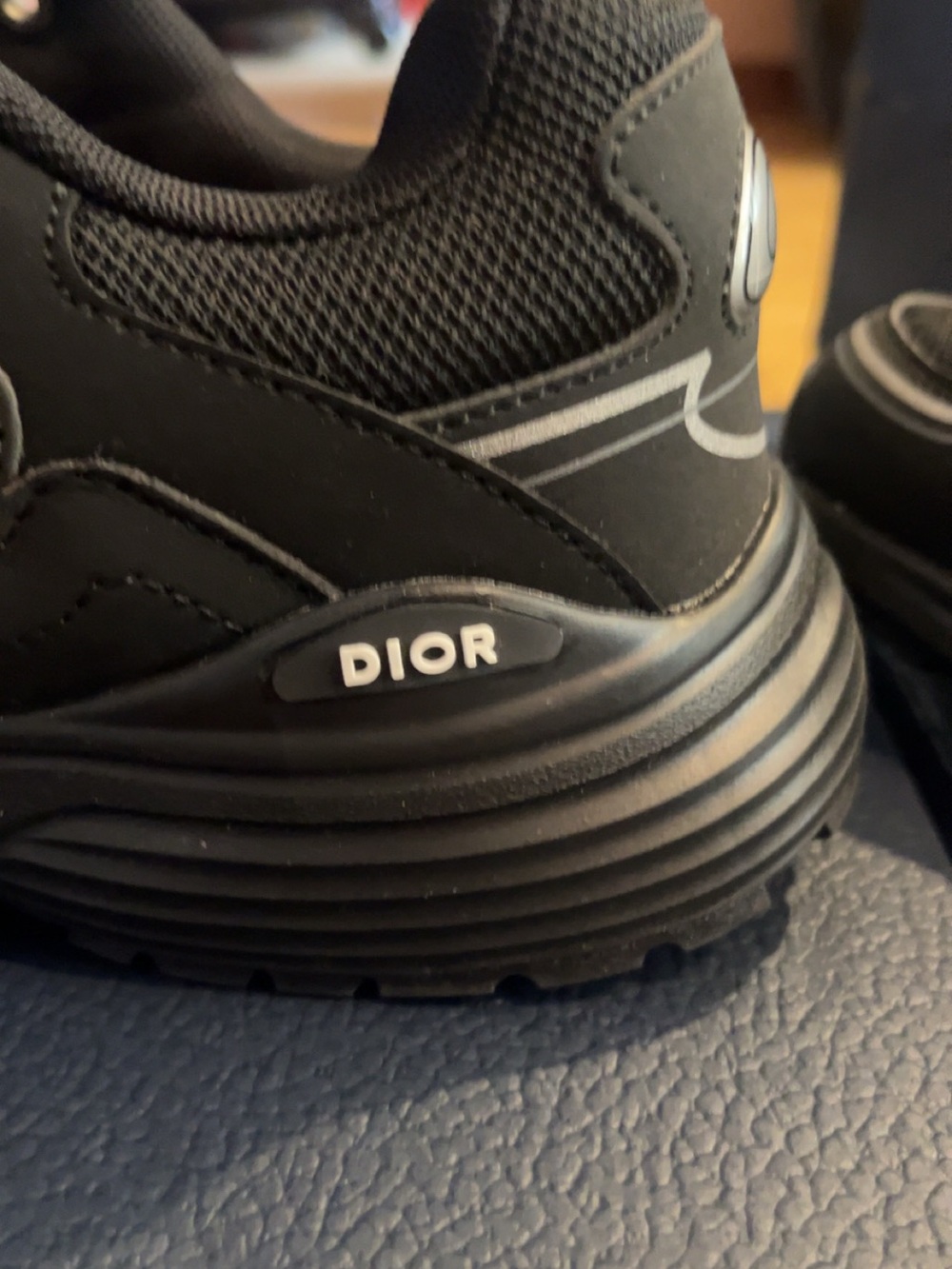 Dior Men’s Black Athletic Sneakers with Subtle Gray Accents - Picture 10 of 13